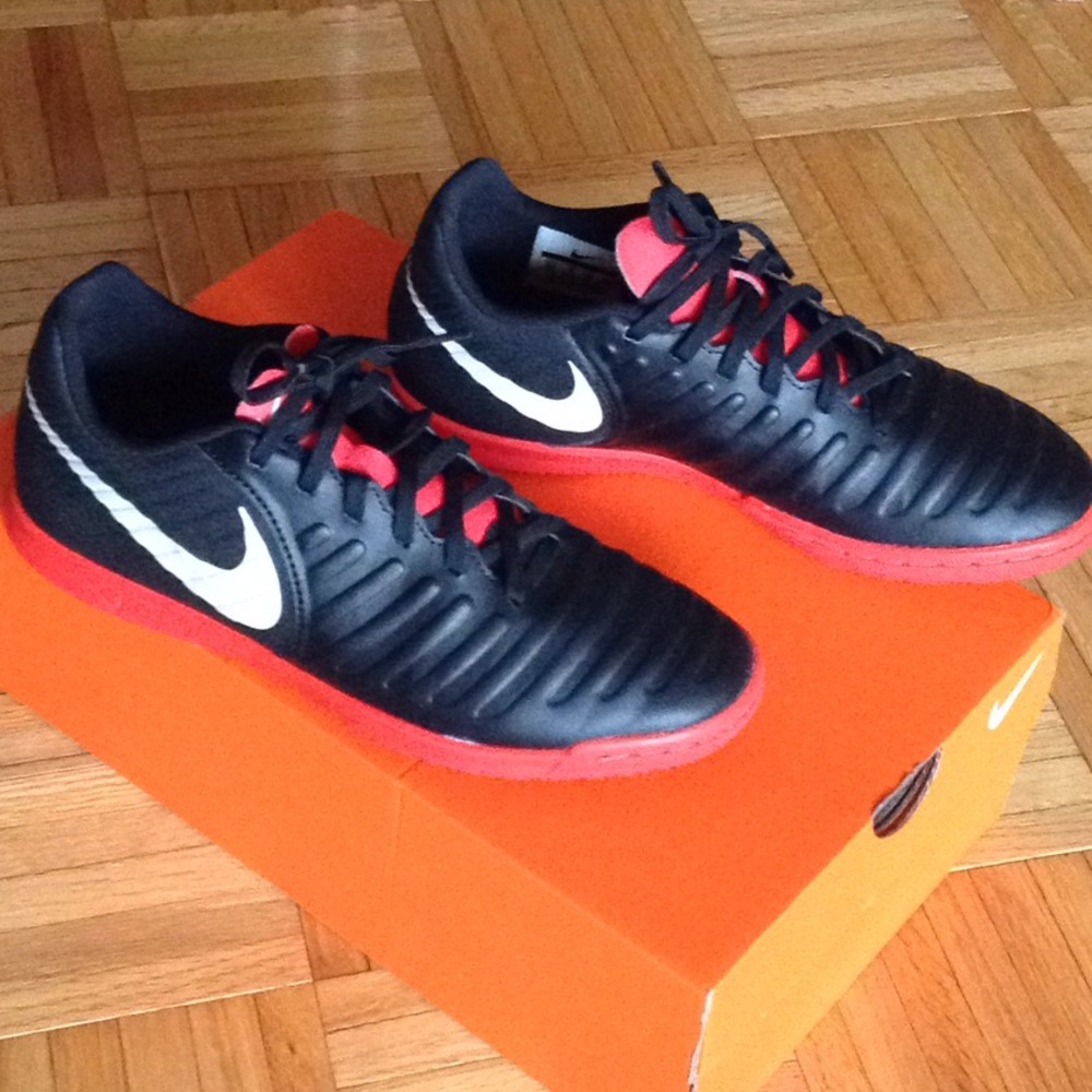 New Nike Tempo soccer shoes cleats for youth kids